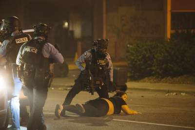 71?rican-Americans know people mistreated by police: Poll