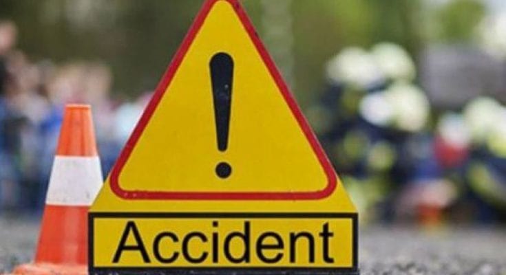 Three injured as bus overturns in Ramgarh