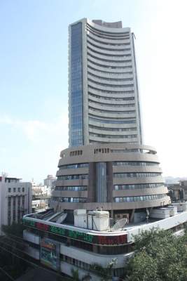 Equity indices plunge sharply, Sensex down 1,122 points