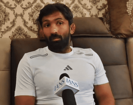 First rejected, now pleading: Yogeshwar Dutt mocks Vinesh Phogat for seeking silver medallist benefits