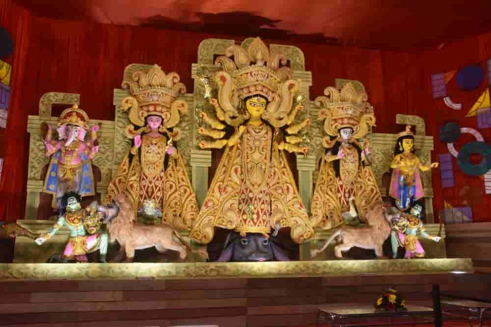 Mahabharata’s Chakravyuh, World Famous Ganga Aarti, Women Empowerment and Alpona and Rangoli attracting devotees at Durga Puja Pandals of Ranchi