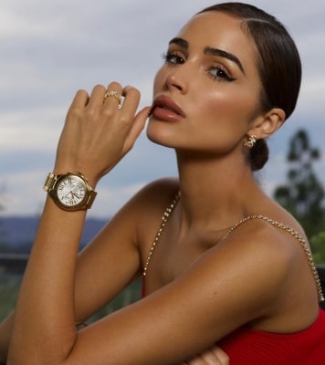 actress-model-olivia-culpo-gets-busy-planning-her-logistically-complicated-wedding