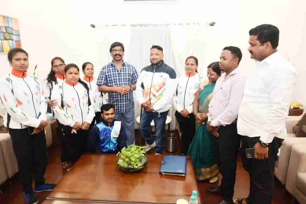 Players should give their 100%, the government is always standing by - Hemant Soren