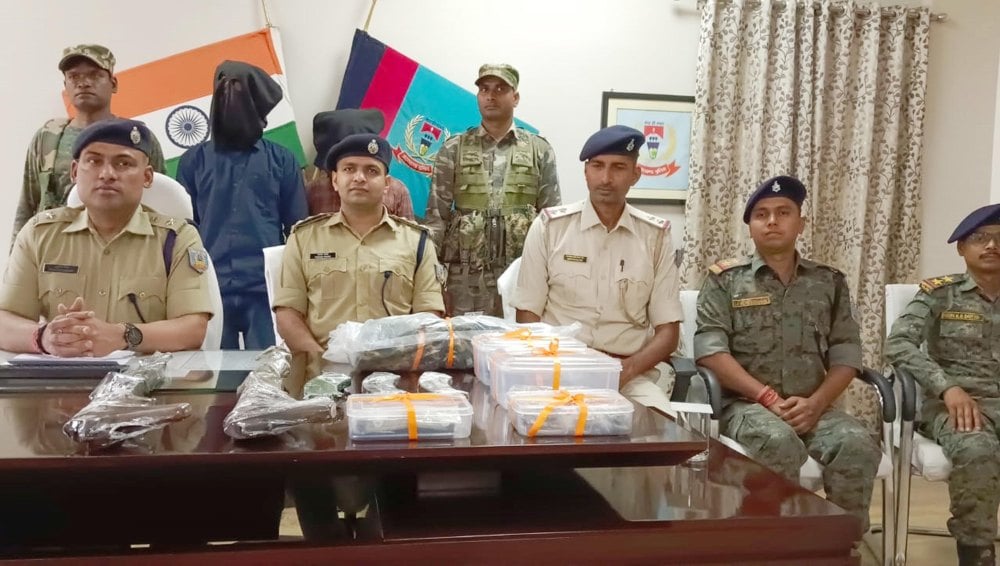 Police arrested PLFI naxalite area commander with AK-47 in Chaibasa