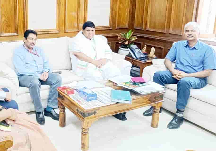 Badal seeks funds from centre for 236 mobile veterinary ambulances